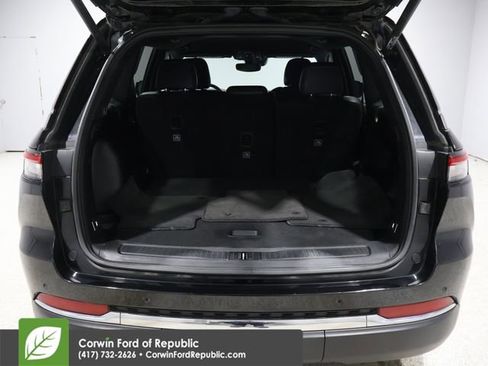 Used 2024 Jeep Grand Cherokee Limited AWD/4WD image 16