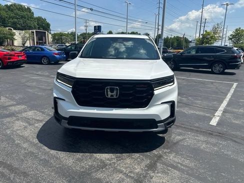 Used 2025 Honda Pilot TrailSport image 2
