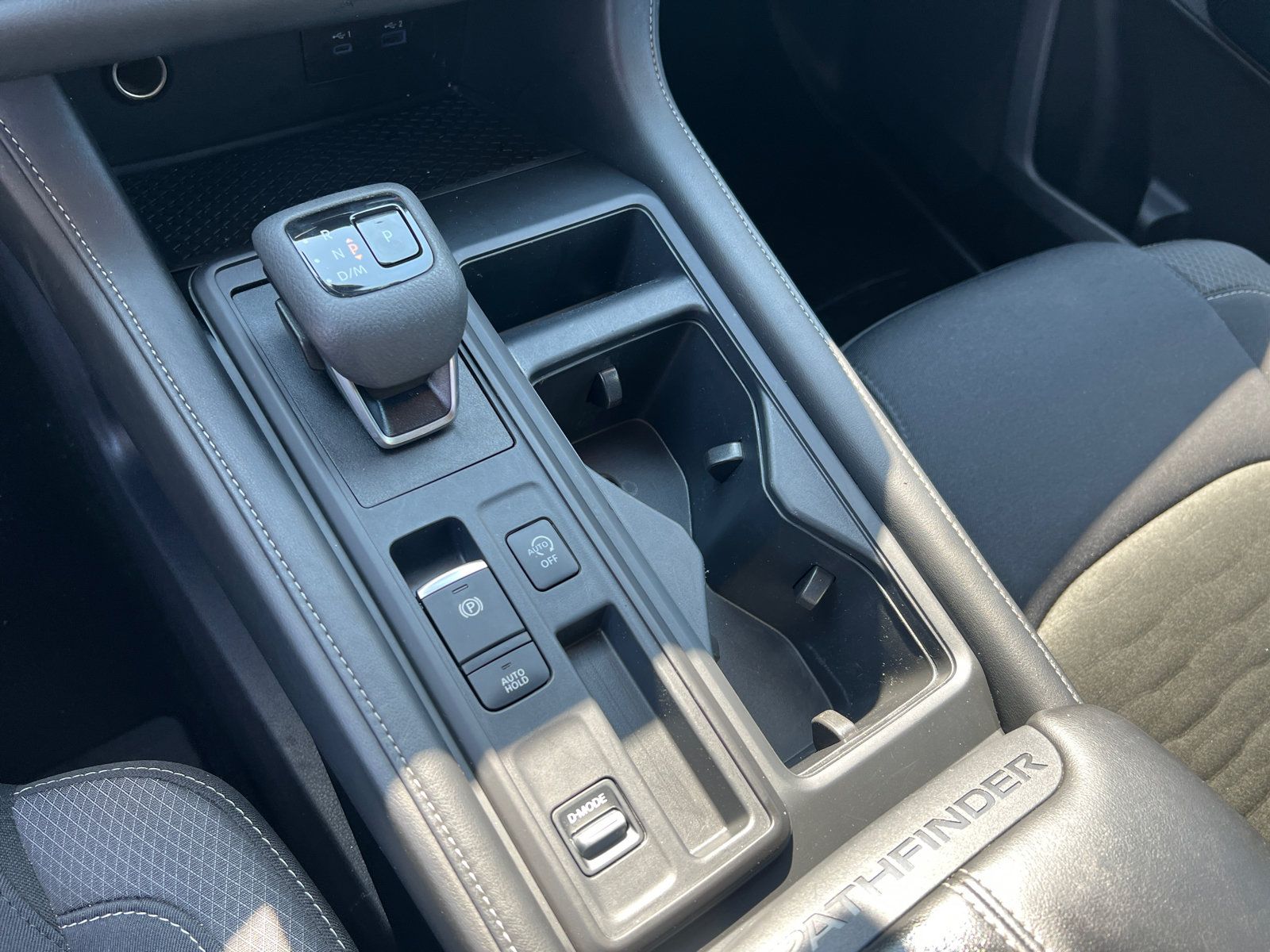 Used 2025 Nissan Pathfinder S FWD image 27