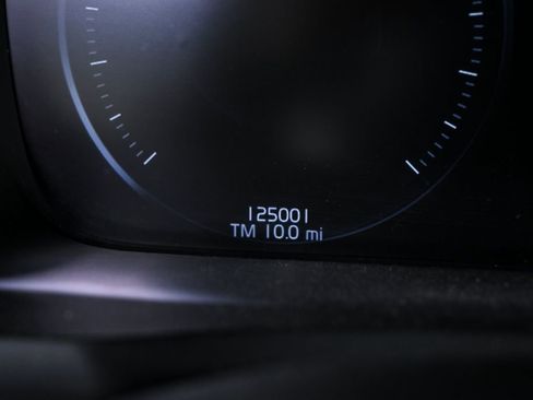 Used 2018 Volvo XC90 T6 Momentum w/ Convenience Package image 12