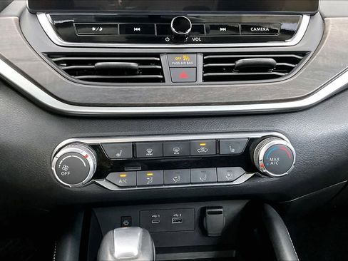 Used 2023 Nissan Altima 2.5 SV w/ SV Premium Package image 35