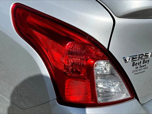 Used 2018 Nissan Versa SV image 27