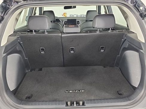 Used 2022 Hyundai Venue Limited image 39