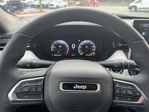 Certified 2025 Jeep Compass Limited w/ Elite Group AWD/4WD image 23