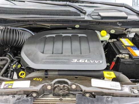 Used 2014 Chrysler Town & Country Touring image 13