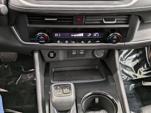 Used 2024 Nissan Rogue SV image 26