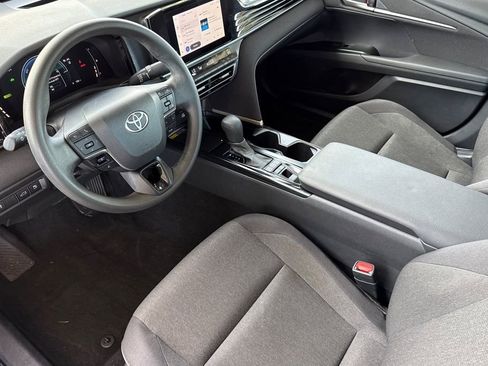 Used 2025 Toyota Camry LE FWD image 5