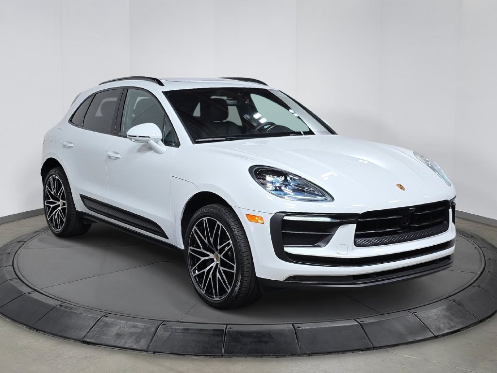 Certified 2026 Porsche Macan AWD/4WD image 9