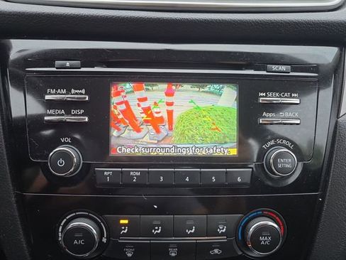 Used 2015 Nissan Rogue S AWD/4WD image 23