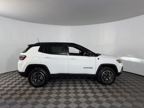 Certified 2025 Jeep Compass Trailhawk AWD/4WD image 5