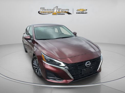 Used 2023 Nissan Altima 2.5 SV FWD image 1
