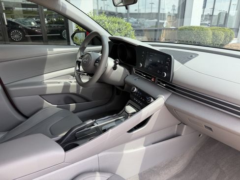 Certified 2022 Hyundai Elantra SEL FWD image 19
