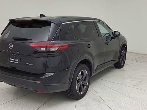 Used 2024 Nissan Rogue SV AWD/4WD image 5