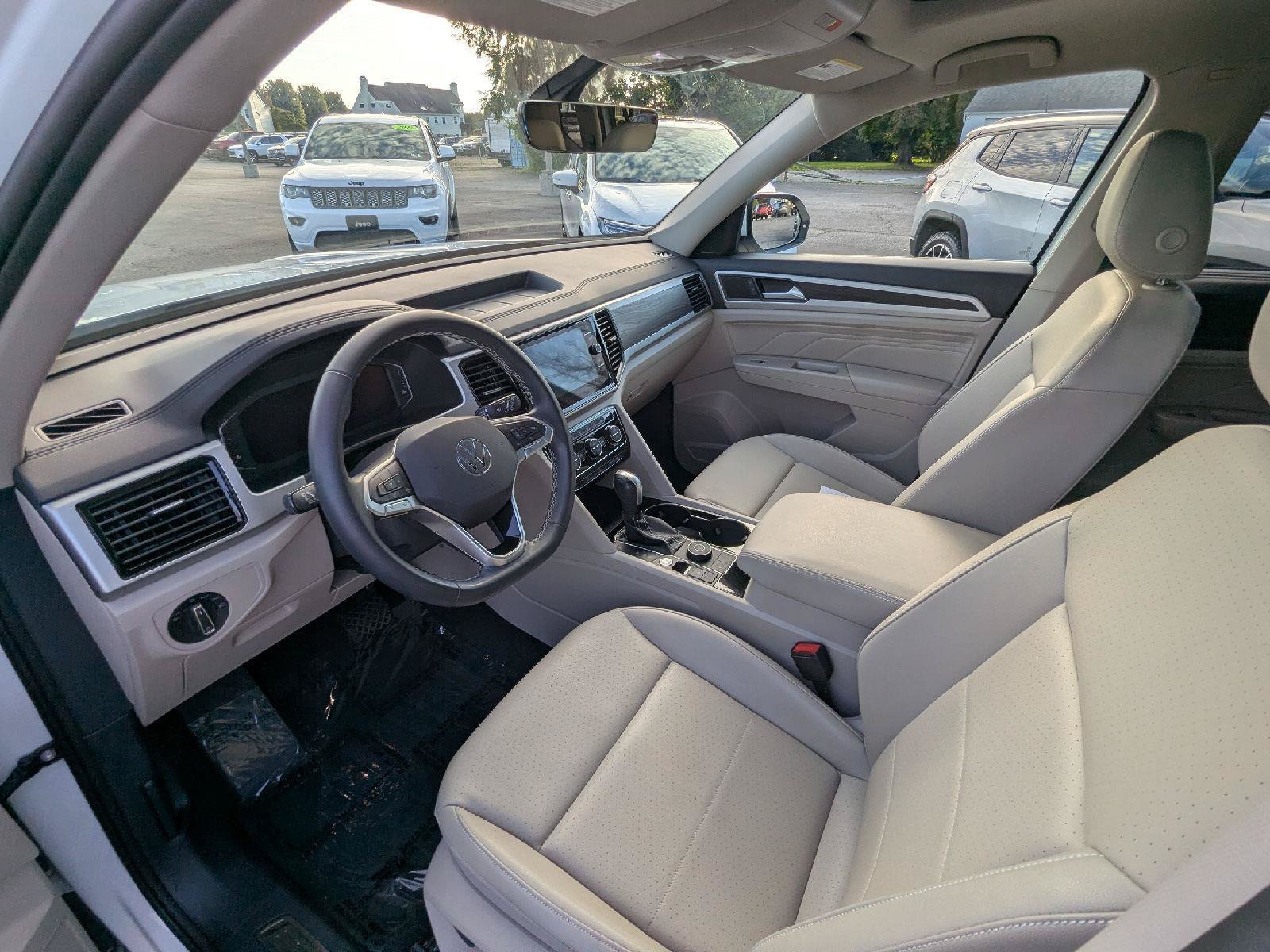 Used 2023 Volkswagen Atlas SE AWD/4WD image 9