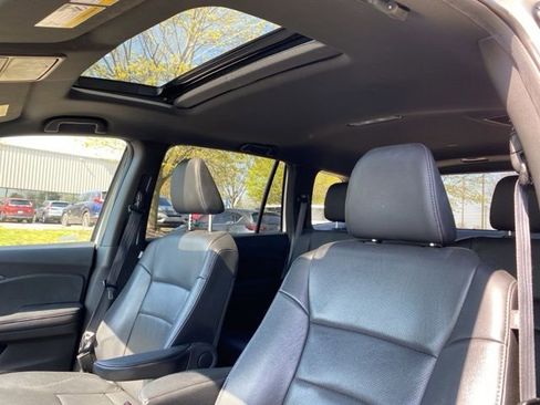 Used 2023 Honda Passport EX-L image 2