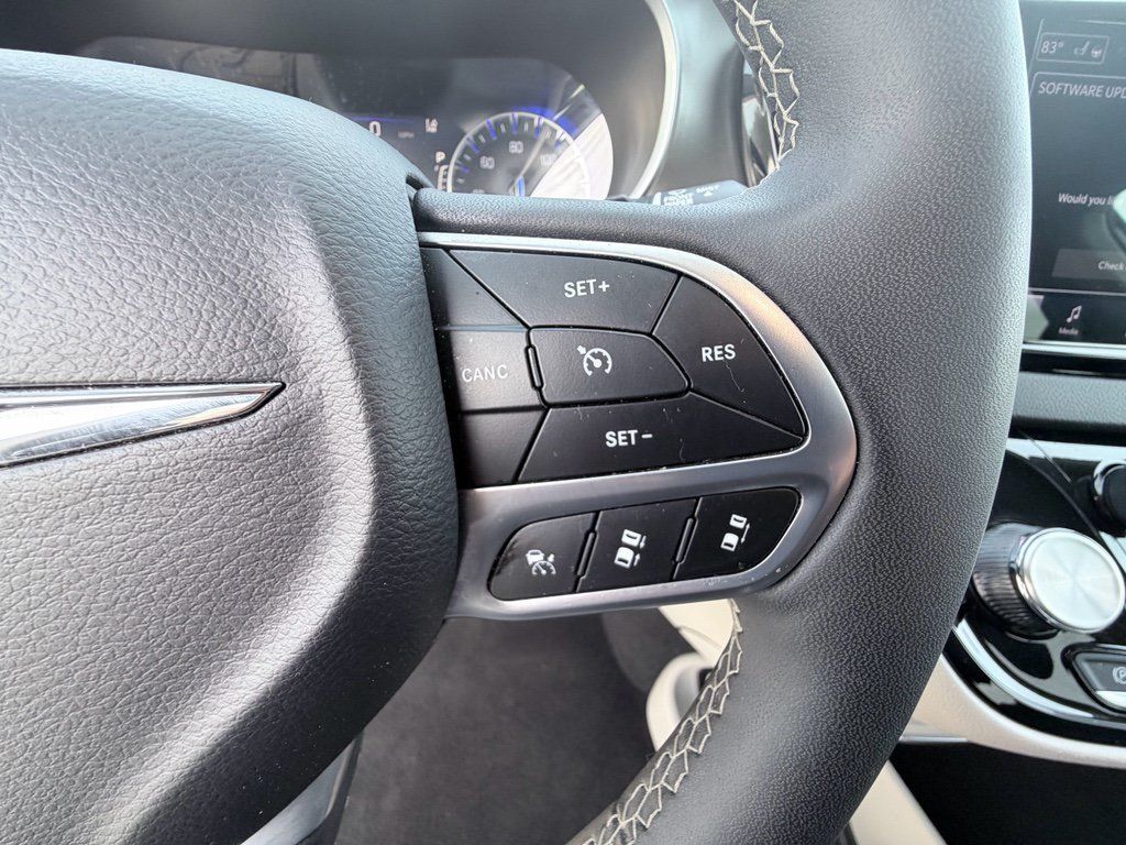 Used 2024 Chrysler Pacifica Touring-L FWD image 14