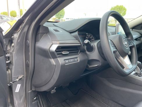 Used 2024 Nissan Altima 2.5 SV image 34