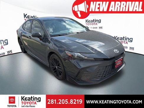 Certified 2025 Toyota Camry SE image 1