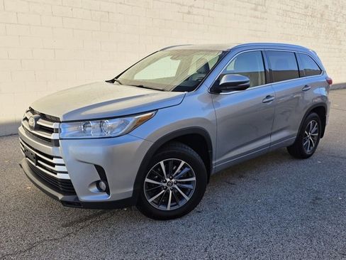 Used 2017 Toyota Highlander XLE image 1