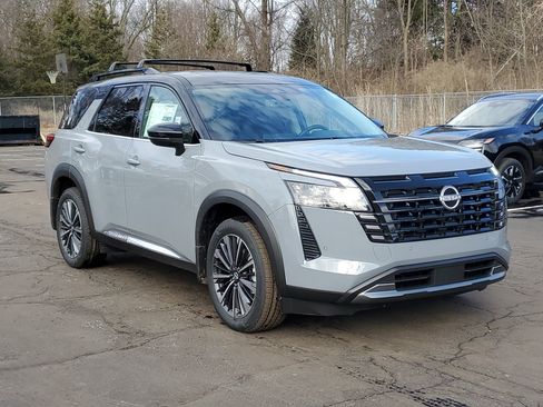 New 2026 Nissan Pathfinder Platinum image 2