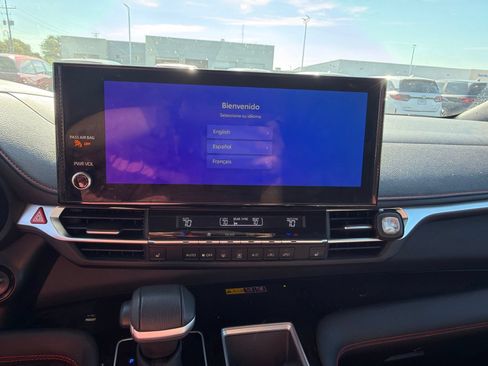 Used 2025 Toyota Sienna XSE FWD image 15