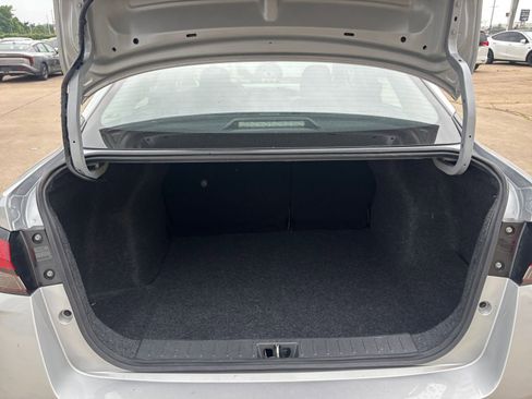 Used 2025 Nissan Versa SV FWD image 29