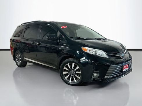 Used 2020 Toyota Sienna XLE image 3