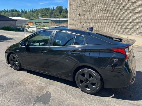 Used 2022 Toyota Prius Limited FWD image 7