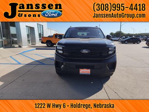 Used 2025 Ford Expedition Active AWD/4WD image 3