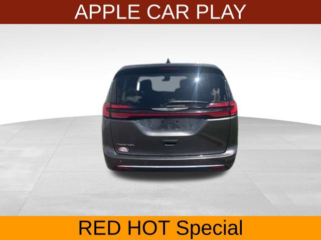 Used 2023 Chrysler Pacifica Touring-L FWD image 6