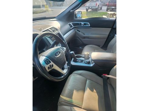 Used 2015 Ford Explorer XLT w/ Equipment Group 202A AWD/4WD image 6