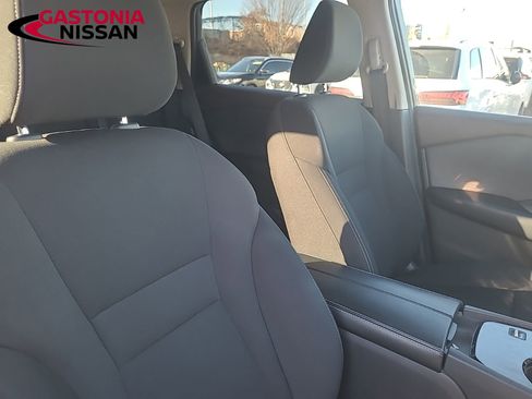 Used 2023 Nissan Rogue S image 17