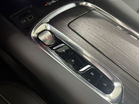 Used 2023 Buick Enclave Avenir image 17