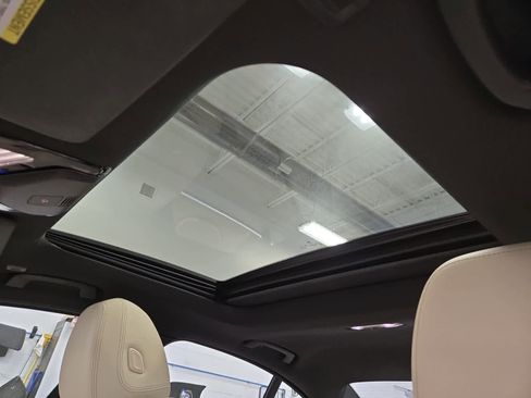 Used 2022 BMW 330i xDrive Sedan w/ Driving Assistance Package image 29