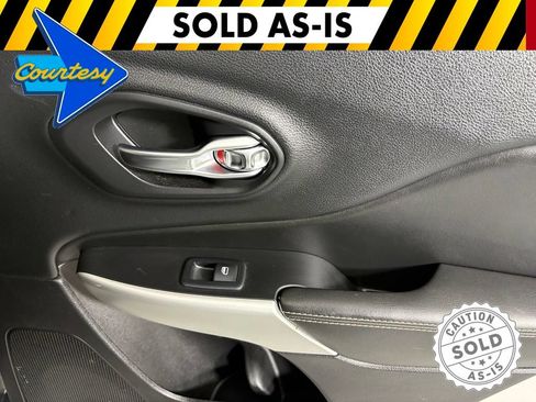 Used 2018 Jeep Cherokee Latitude Plus FWD image 15