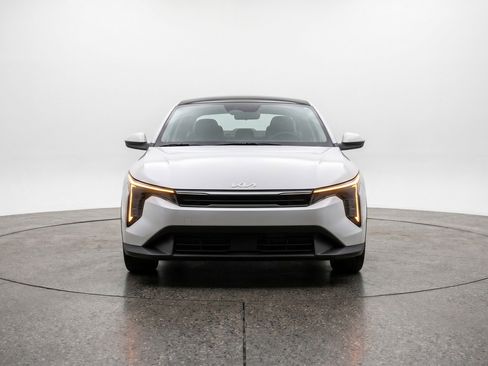 Used 2025 Kia K4 FWD image 2