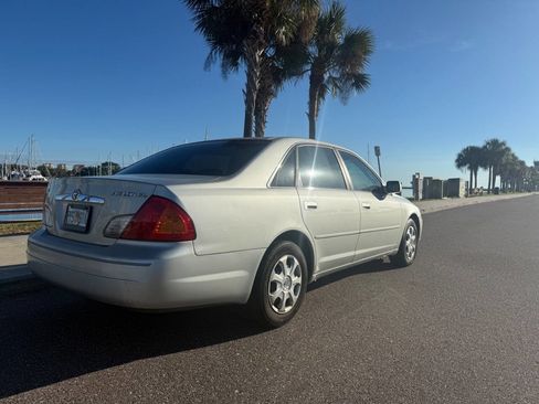 Used 2001 Toyota Avalon XLS image 3