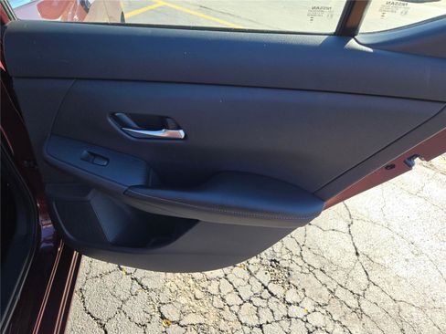 Used 2023 Nissan Sentra SV image 9