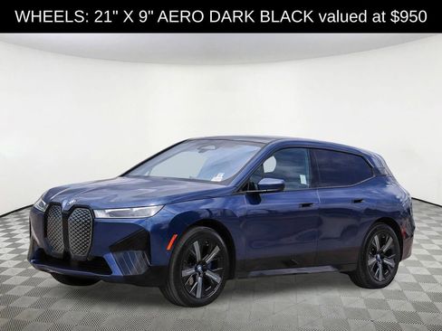 Used 2023 BMW iX xDrive50 w/ Sport Package AWD/4WD image 3