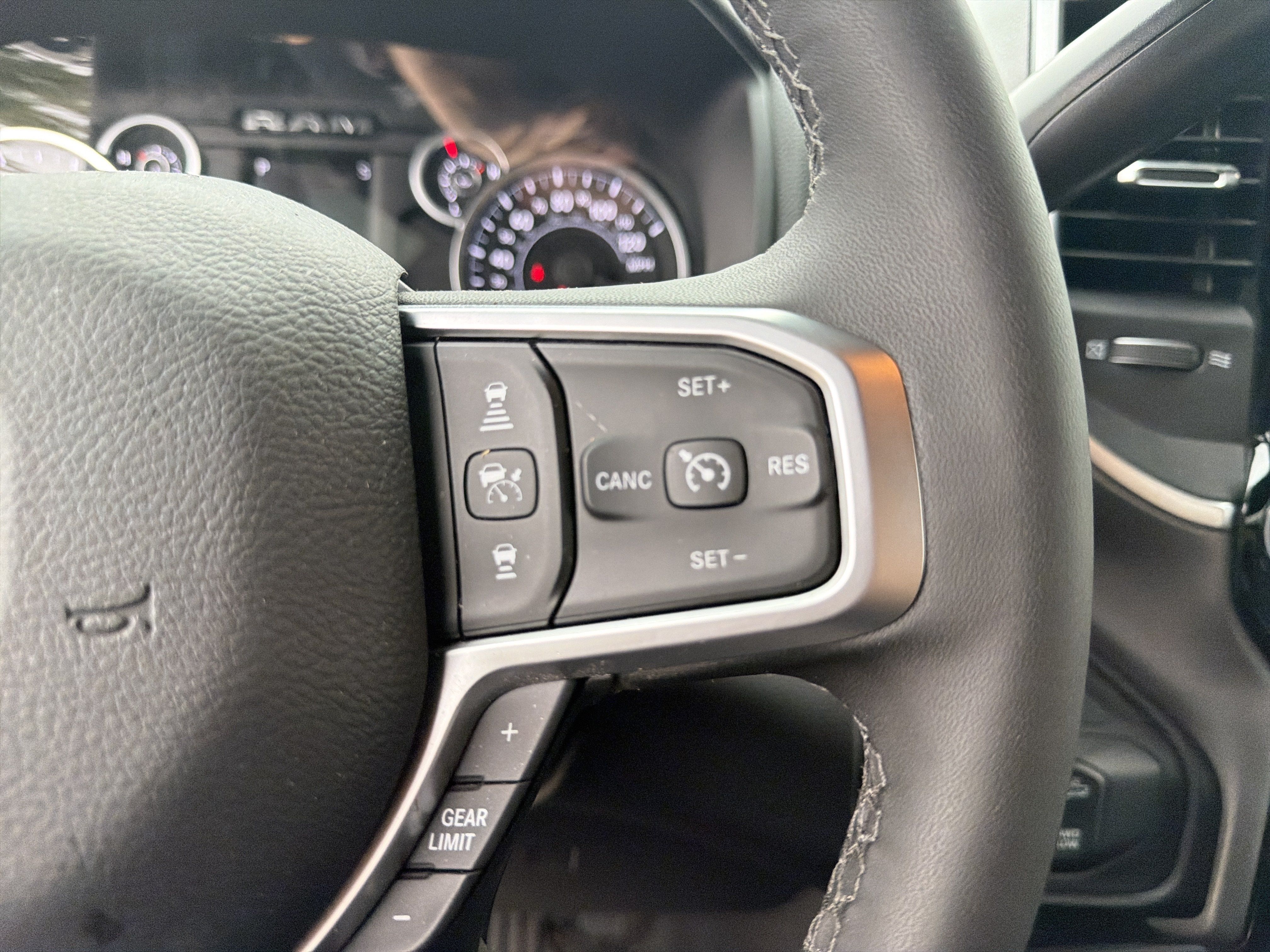 Used 2025 RAM 2500 Big Horn AWD/4WD image 18