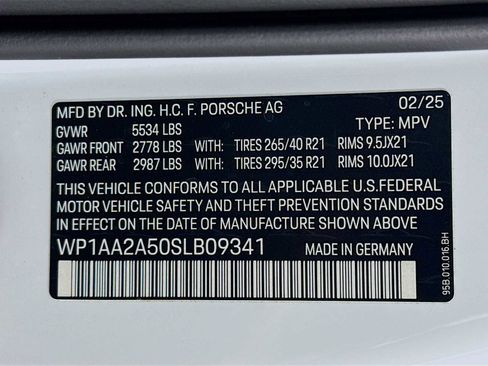 Certified 2025 Porsche Macan T image 34