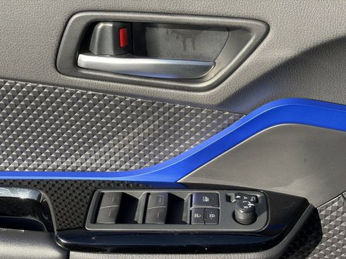 Used 2020 Toyota C-HR XLE FWD image 23