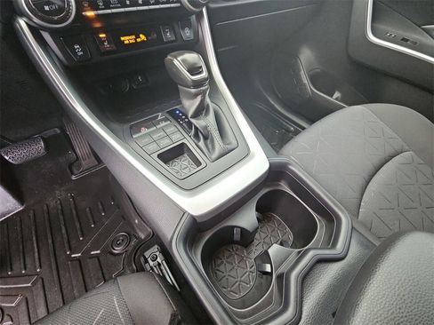 Used 2020 Toyota RAV4 XLE image 29