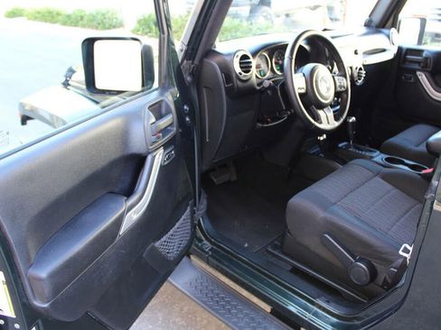 Used 2011 Jeep Wrangler Sahara w/ Connectivity Group AWD/4WD image 28
