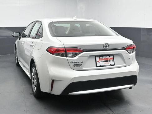 Used 2022 Toyota Corolla LE FWD image 6
