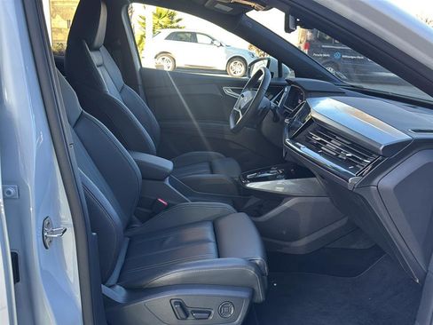 Used 2025 Audi Q4 e-tron Premium Plus w/ Premium Plus image 13