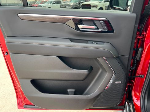 New 2026 Chevrolet Suburban Premier AWD/4WD image 19