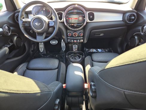 Used 2023 MINI Cooper 4-Door Hardtop image 13