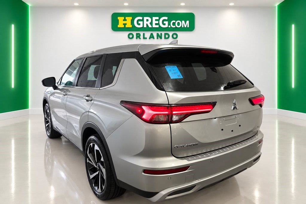 Used 2024 Mitsubishi Outlander SE Black Edition FWD image 2