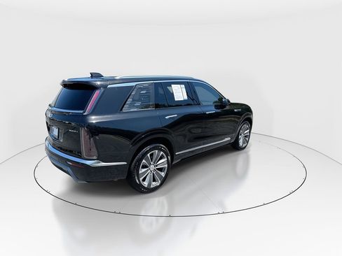Used 2026 Cadillac Vistiq Luxury w/ LPO, Premium Carpet Package AWD/4WD image 8